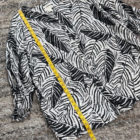 Cynthia Rowley 100% linen, tropical black and off white print
Size 2X - Picture 5 of 9